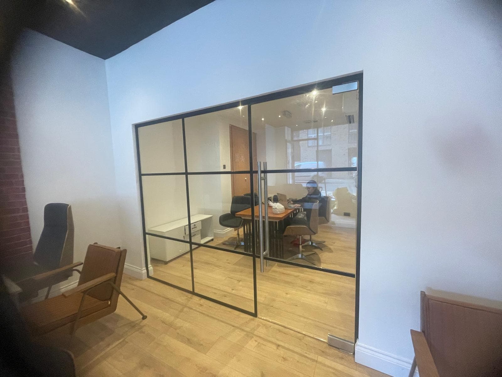 Wide-span aluminium shopfront with full-height glazing